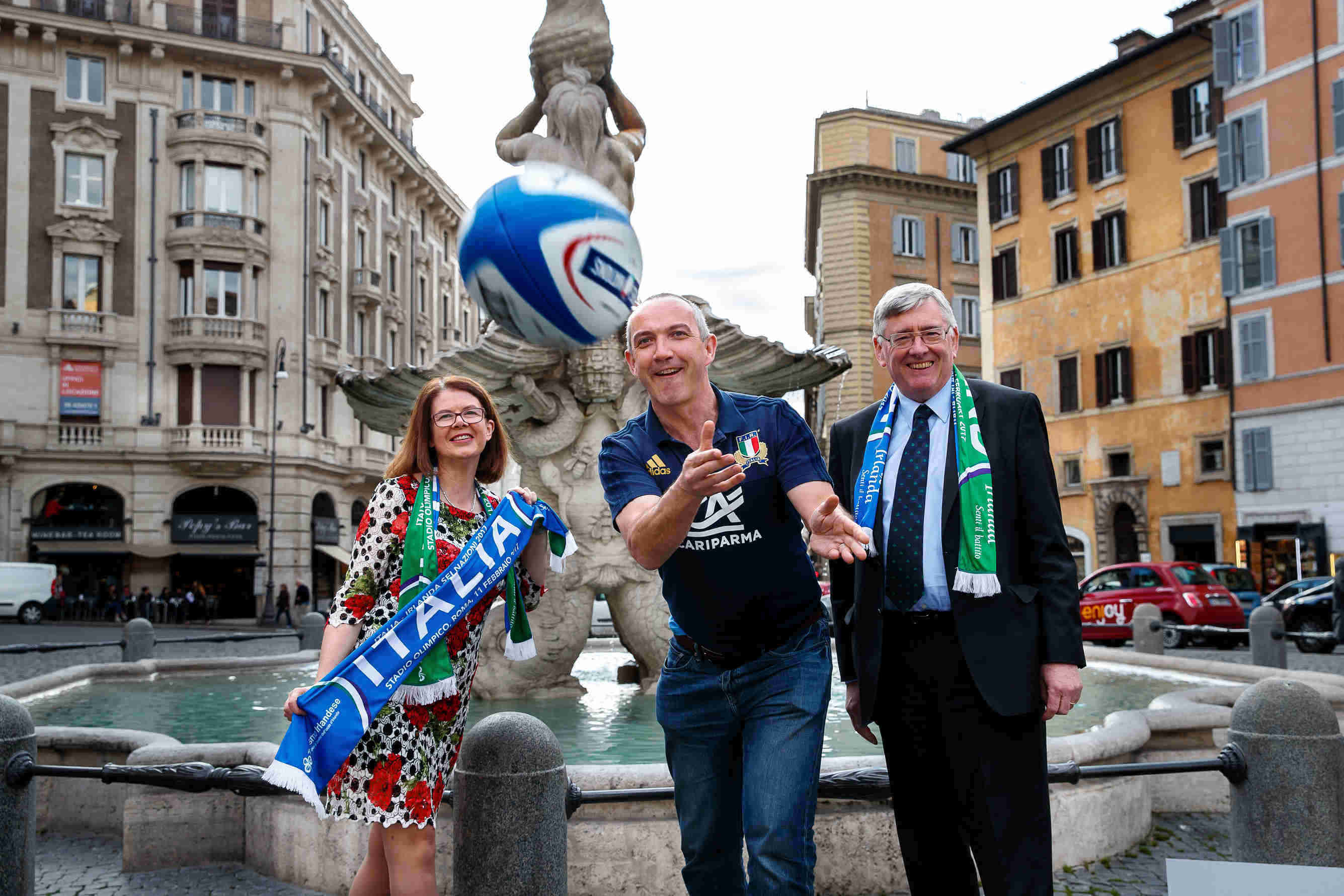 **NO REPRO FEE** 10-02-2017 Score for tourism! Tourism Ireland capitalises on Six Nations clash to boost tourism from Italy and to support 2023 Rugby World Cup bid. Pictured L – R – Niamh Kinsella, Tourism Ireland’s Manager Italy; Italy coach, Conor O’Shea; and Irish Ambassador to Italy, Bobby McDonagh, at the Piazza Barberini in Rome, on the eve of the clash between Ireland and Italy in the 2017 Six Nations Championship