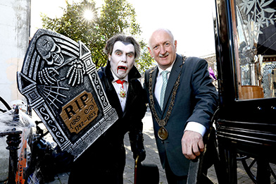 Unveiling of the plaque to Bran Stoker in Dublin in 2018