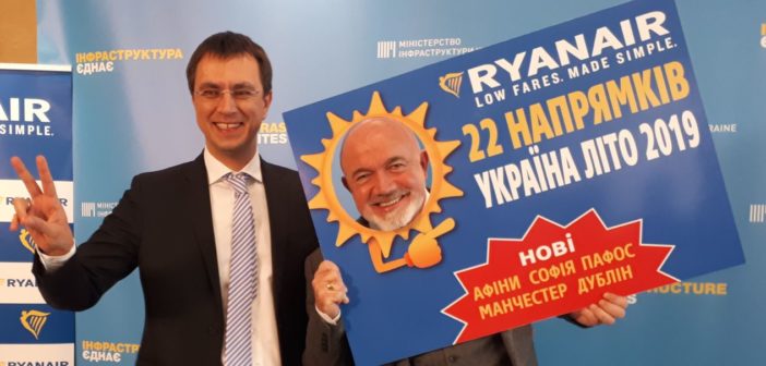 Ukraine Minister of Infrastructure, Volodymyr Omelyan and Ryanair’s Chief Commercial Officer David O’Brien.