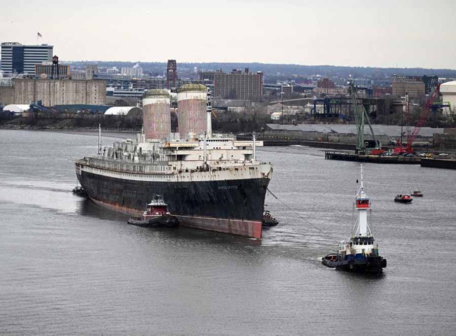 SS United Sates leaving Philadlephia