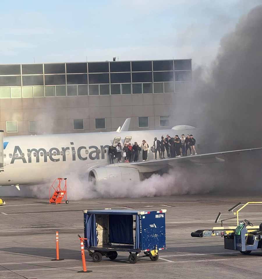 American Airlines flight 1006 N885NN
