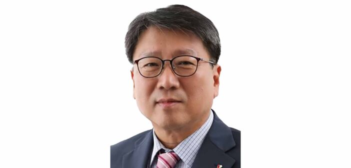 Jeong Hong-geun outgoing CEO of T'way Air