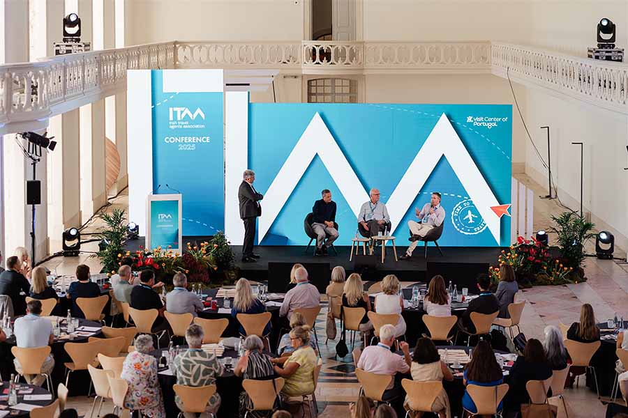 Eoghan Corry moderating the ITAA conference in Alcobaca