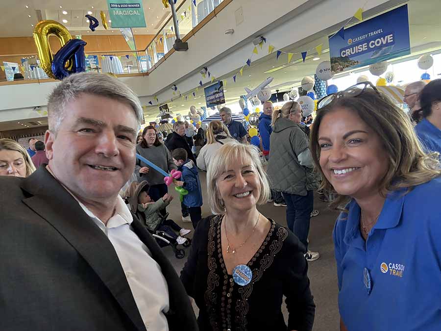 Sharon harney and Dawn Conway at there Csssidy Tfravel travel sales day at Leopardstown racecourse.