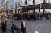Allie Sherlock busking on Grafton Street on Christmas Eve