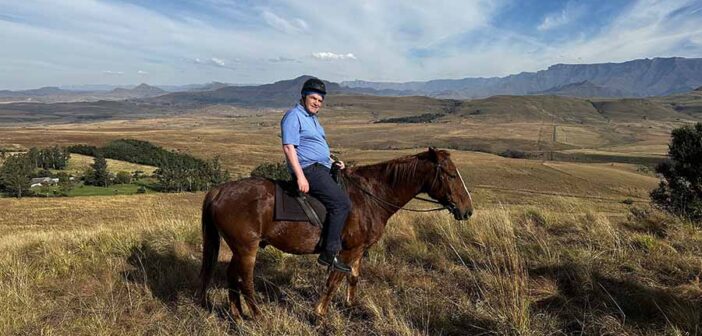 Horse riding, Montusi Mountain Lodge in the Northern Drakensberg nature reserve