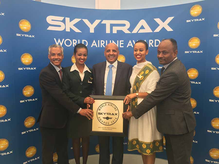 Tewolde GebreMariam being presented with SkyTrax Award in Dublin